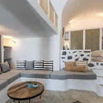 Chess House - Santorini Traditional *