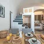 Chess House - Santorini Traditional *