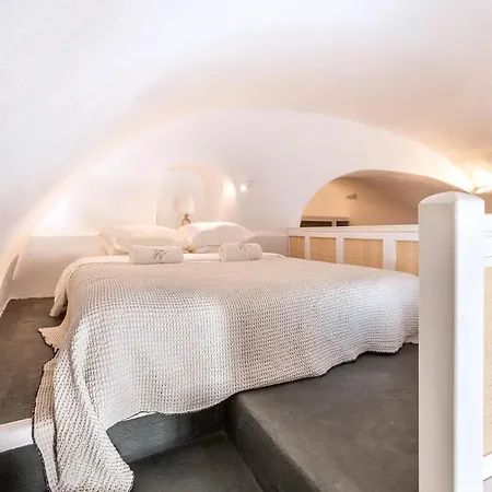 Chess House - Santorini Traditional