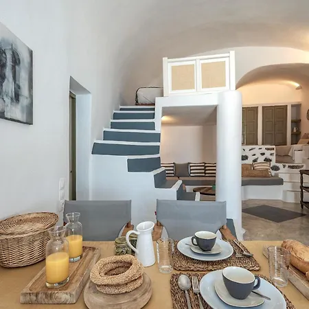 Chess House - Santorini Traditional *