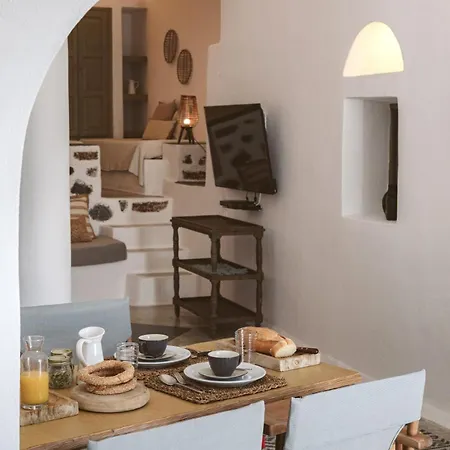 Chess House - Santorini Traditional *