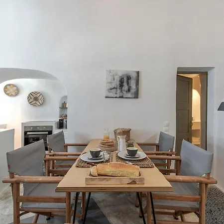 Chess House - Santorini Traditional
