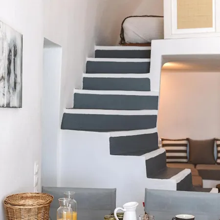 Chess House - Santorini Traditional