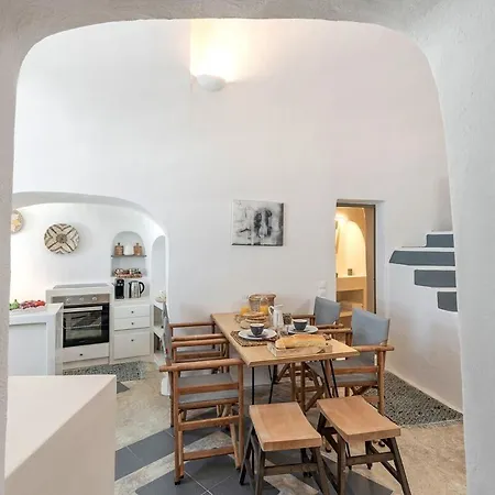 Chess House - Santorini Traditional فيلة إيميروفيغلي