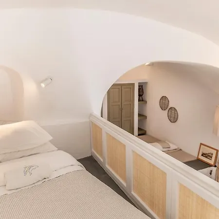 Chess House - Santorini Traditional Villa *