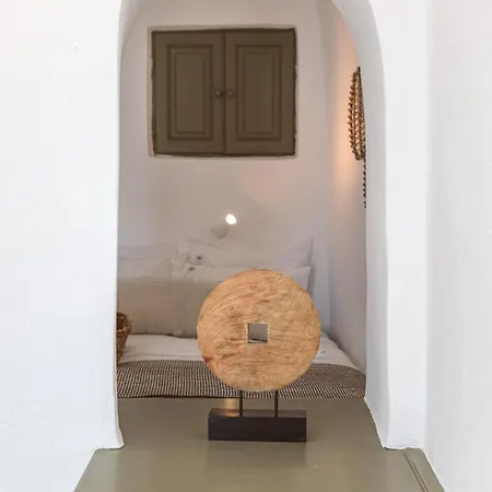 Chess House - Santorini Traditional Villa