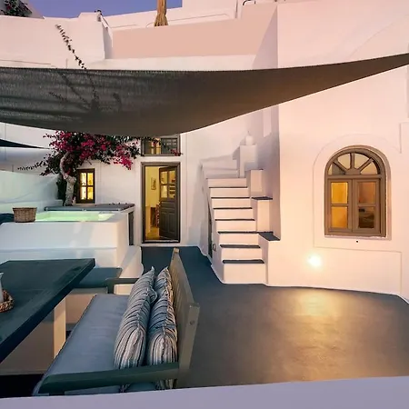 Chess House - Santorini Traditional *